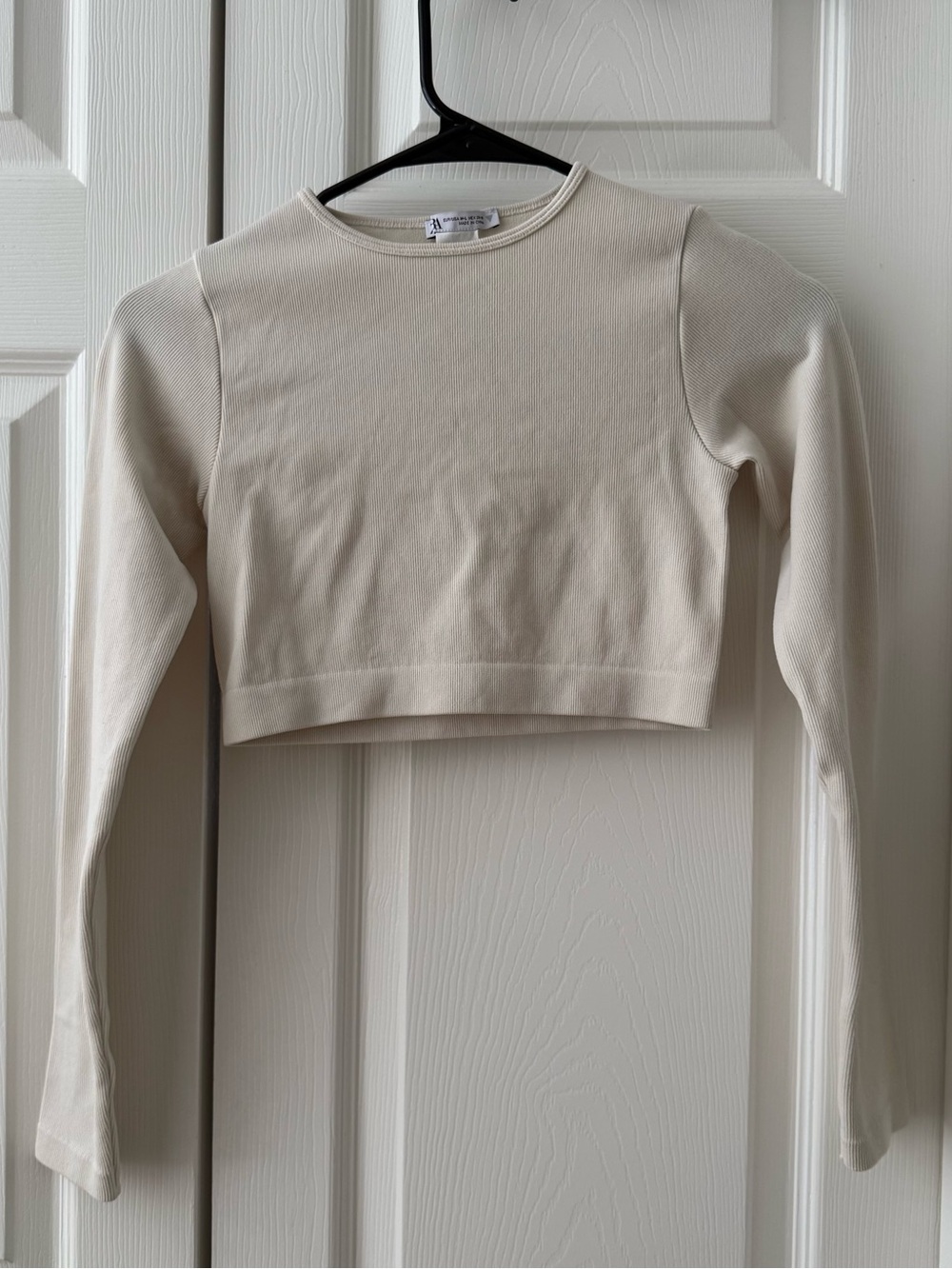 ZARA Women's Cream Long-Sleeve Cropped Tee